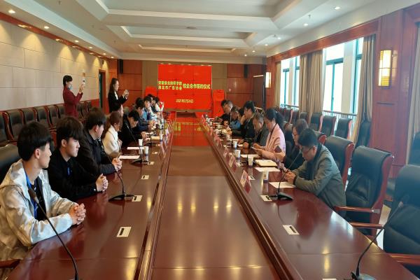 安徽淮北技师学院与淮北市广告协会举行校企合作签约仪式